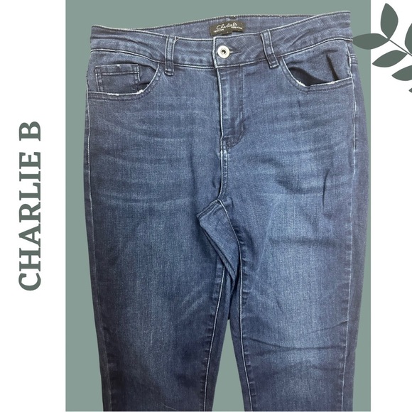 🛍️3/$40 Charlie B Skinny Blue Jeans Distressed
Pockets Whiskering Size 6 - Picture 3 of 7